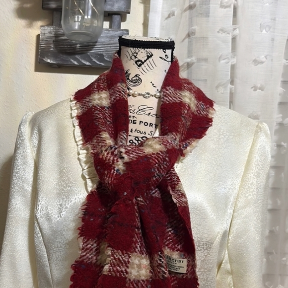 Burberry Plaid Wool Blend Scarf Unisex Red & White Plaid ( EXCELLENT CONDITION) - Picture 4 of 6